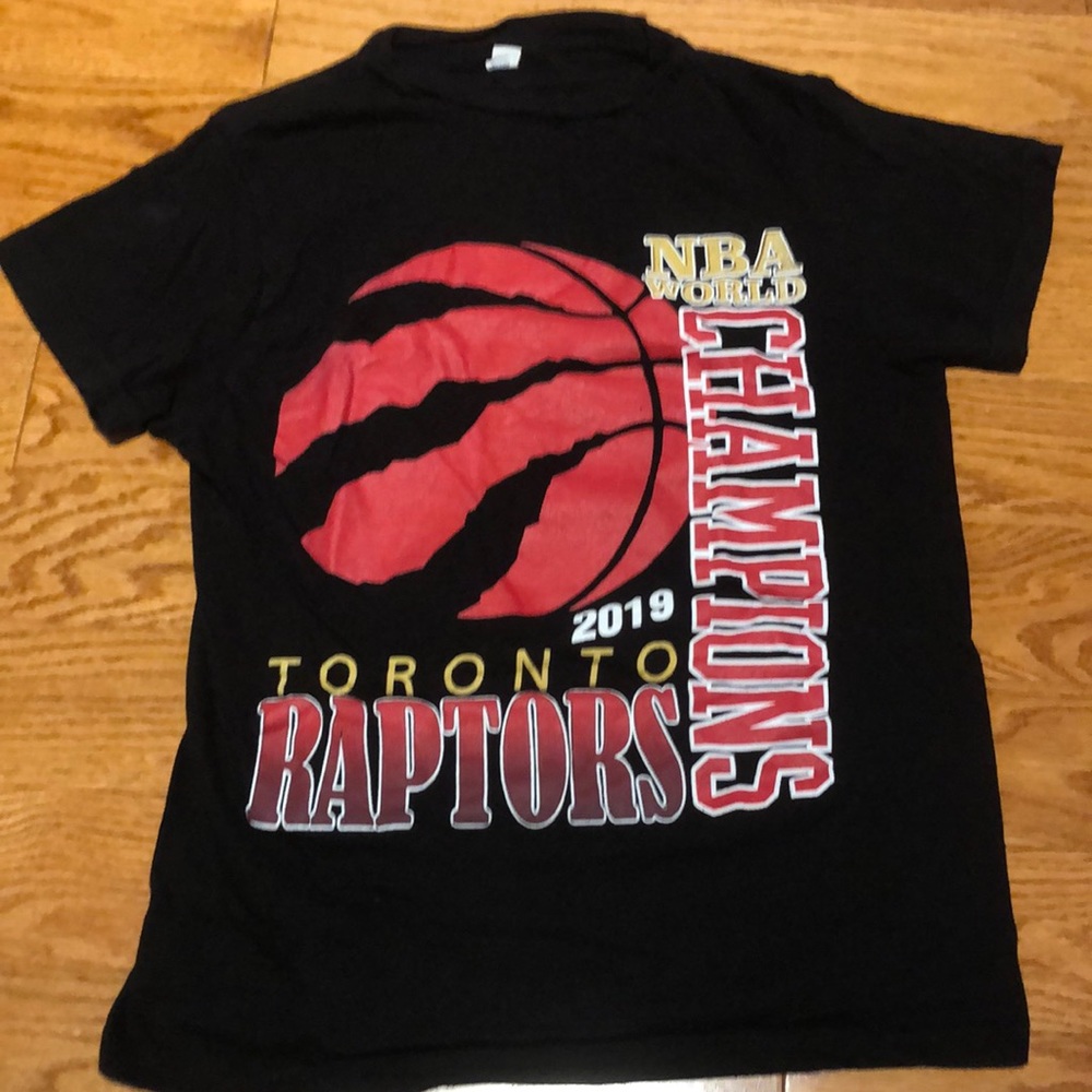 “2019 NBA WORLD CHAMPIONS TORONTO RAPTORS” T-Shirt